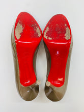 Load image into Gallery viewer, Christian Louboutin Taupe Prorata 90 Pump Size 39 1/2