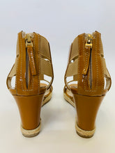 Load image into Gallery viewer, Fendi Camel Patent Leather and Raffia Carioca Wedge Size 36 1/2
