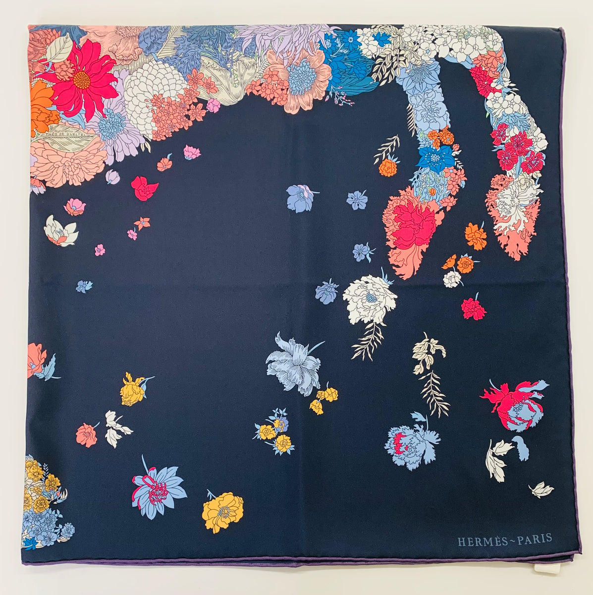 【新品•未使用】HERMES カレ90<ROBE LEGERE> +香水サンプル Hermès Robe Legere Scarf 90cm – JDEX Styles