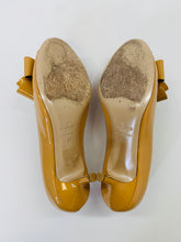 Load image into Gallery viewer, Valentino Garavani Nude Couture Bow Pumps Size 37