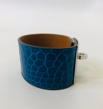 Load image into Gallery viewer, Hermès Bleu Izmir Shiny Alligator Kelly Dog Bracelet Size Small