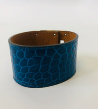 Load image into Gallery viewer, Hermès Bleu Izmir Shiny Alligator Kelly Dog Bracelet Size Small