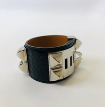 Load image into Gallery viewer, Hermès Black Shiny Alligator and Palladium Plated Collier de Chien Bracelet size Small