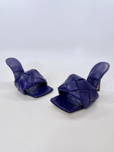 Load image into Gallery viewer, Bottega Veneta Lido Lagoon Unicorn Leather Sandals Size 38 1/2