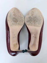 Load image into Gallery viewer, Gucci Burgundy Guccissima Platform Pumps Size 38