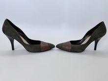 Load image into Gallery viewer, Salvatore Ferragamo Logo Pumps Size 8 1/2