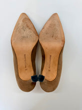Load image into Gallery viewer, Manolo Blahnik Beige BB 90 Pump Size 36