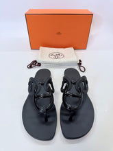 Load image into Gallery viewer, Hermès Noir Egerie Chaine d’ Ancre Sandal Size 39