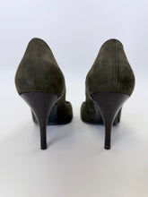 Load image into Gallery viewer, Salvatore Ferragamo Logo Pumps Size 8 1/2