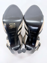 Load image into Gallery viewer, Hermès Natural and Black Rafaella Sandal Size 39 1/2