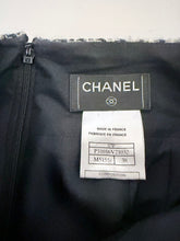 Load image into Gallery viewer, CHANEL Black and Ivory Houndstooth Skirt Size 38