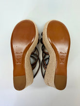 Load image into Gallery viewer, Louis Vuitton Bronze Leather and Raffia Platform Wedges Size 37 1/2