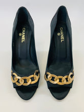 Load image into Gallery viewer, CHANEL Black CC and Chain Pumps Size 39 1/2