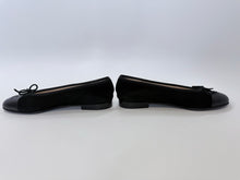 Load image into Gallery viewer, CHANEL Black Ballet Flat Size 38