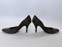 Load image into Gallery viewer, Salvatore Ferragamo Logo Pumps Size 8 1/2