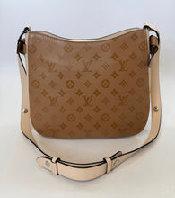 Load image into Gallery viewer, Louis Vuitton Monogram Very Hobo MM Bag