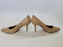 Load image into Gallery viewer, Givenchy Nude Classic Pump Size 39 1/2