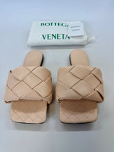 Load image into Gallery viewer, Bottega Veneta Blush Lido Flats Size 37 1/2