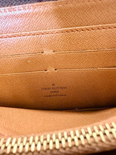 Load image into Gallery viewer, Louis Vuitton Monogram Canvas Zippy Wallet