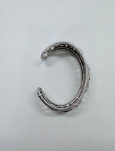 Load image into Gallery viewer, David Yurman Quatrefoil Pave Diamond Cuff