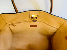 Load image into Gallery viewer, Louis Vuitton Arizona Beige On My Side MM Bag