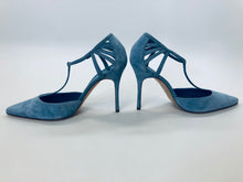 Load image into Gallery viewer, Manolo Blahnik Blue Getta 105 Pumps Size 39 1/2