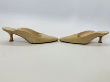 Load image into Gallery viewer, Manolo Blahnik Camel Slides Size 36