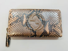 Load image into Gallery viewer, Gucci Soho Zip Around Wallet