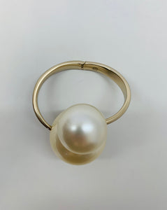 CHANEL Spring 2014 RTW Oversized Pearl Bypass Cuff Size XS-S