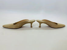 Load image into Gallery viewer, Manolo Blahnik Camel Slides Size 36