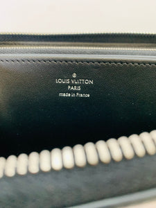 Louis Vuitton Noir Mahina Zippy Wallet