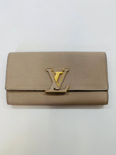 Load image into Gallery viewer, Louis Vuitton Pebble Capucines Long Wallet
