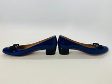 Load image into Gallery viewer, Salvatore Ferragamo Blue Vara Pumps Size 9