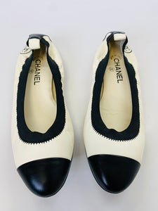 CHANEL Ivory and Black Ballerina Flats Size 41