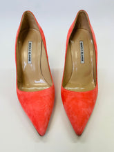 Load image into Gallery viewer, Manolo Blahnik BB 105 Coral Pumps Size 39 1/2