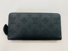 Load image into Gallery viewer, Louis Vuitton Noir Mahina Zippy Wallet