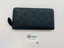 Load image into Gallery viewer, Louis Vuitton Noir Mahina Zippy Wallet