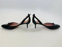 Load image into Gallery viewer, Gucci Black Patent Leather Knotted Tie Pumps Size 36 1/2
