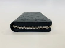 Load image into Gallery viewer, Louis Vuitton Noir Mahina Zippy Wallet