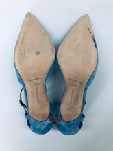 Load image into Gallery viewer, Manolo Blahnik Blue Getta 105 Pumps Size 39 1/2