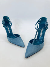 Load image into Gallery viewer, Manolo Blahnik Blue Getta 105 Pumps Size 39 1/2