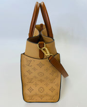 Load image into Gallery viewer, Louis Vuitton Arizona Beige On My Side MM Bag