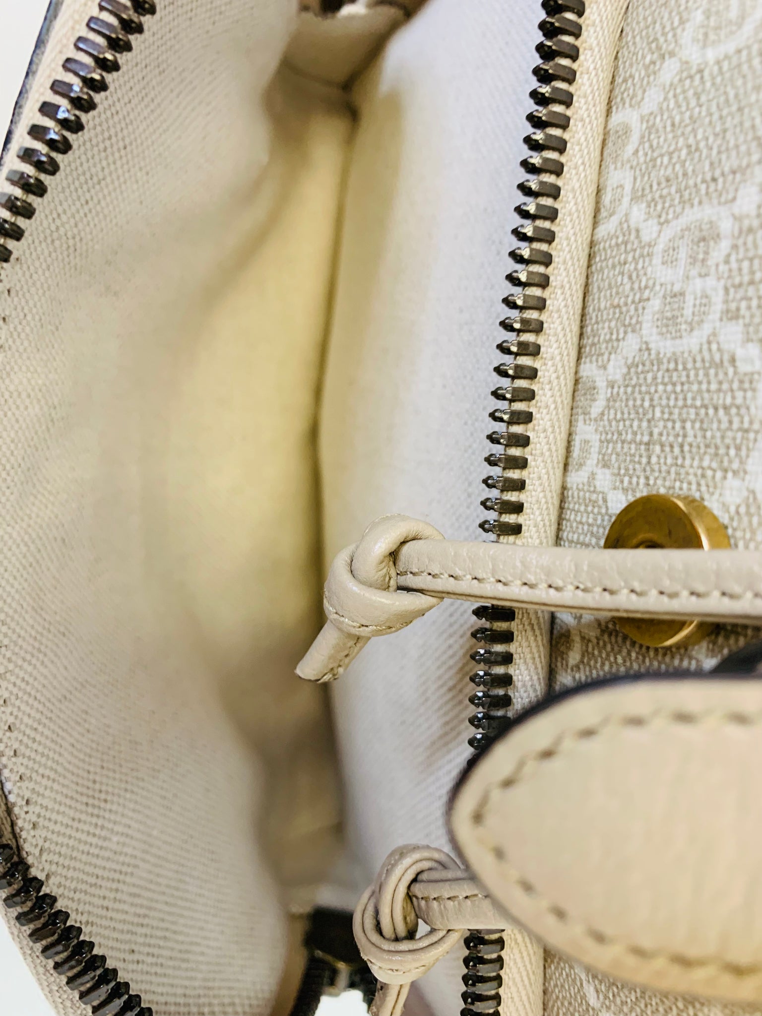 gucci mini backpack white Gucci GG Supreme Canvas Small Backpack – JDEX Styles
