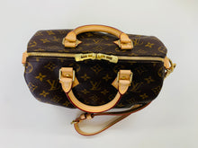 Load image into Gallery viewer, Louis Vuitton Monogram Canvas Speedy Bandouliere 25