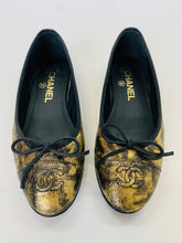 Load image into Gallery viewer, CHANEL Black and Gold Ballerina Flats Size 36