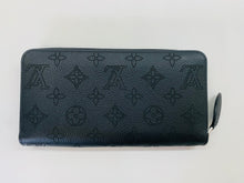 Load image into Gallery viewer, Louis Vuitton Noir Mahina Zippy Wallet