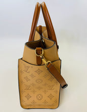 Load image into Gallery viewer, Louis Vuitton Arizona Beige On My Side MM Bag