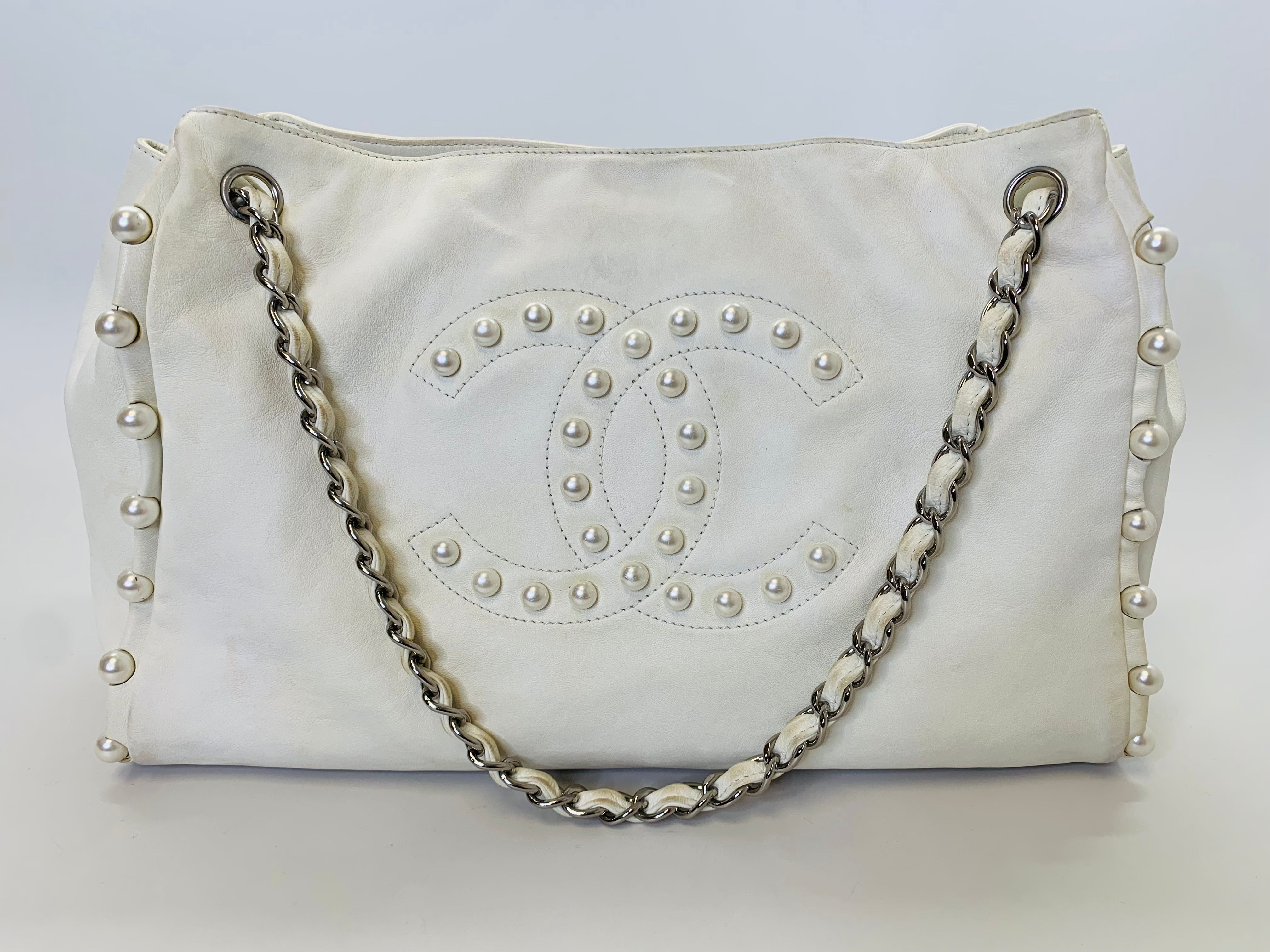 CHANEL 　ノベルティ　パール装飾 トートバッグ　アイボリー系 CHANEL Ivory Pearl Obsession Medium Tote Bag – JDEX Styles