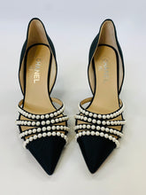 Load image into Gallery viewer, CHANEL Pearl and Grosgrain Pumps Size 39