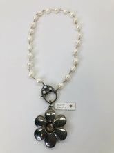 Load image into Gallery viewer, Rainey Elizabeth Short Pearl Necklace